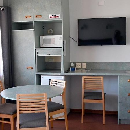 Downs Motel Тувумба Экстерьер фото