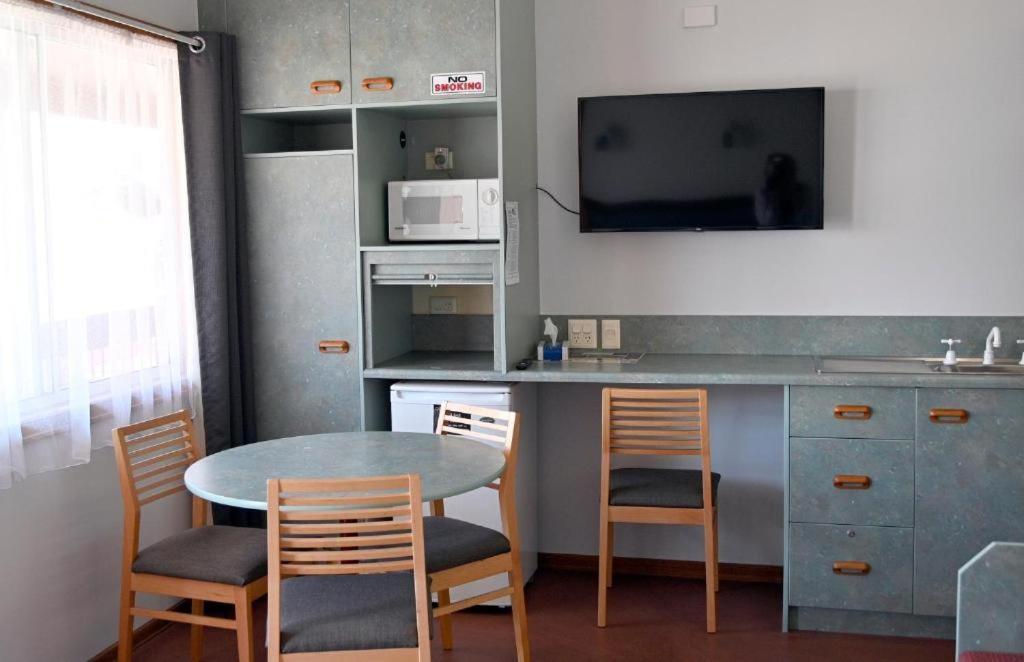 Downs Motel Тувумба Экстерьер фото