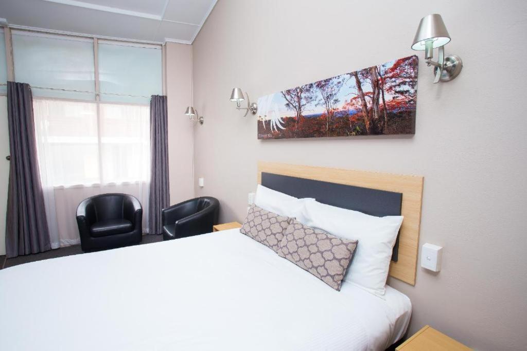 Downs Motel Тувумба Экстерьер фото