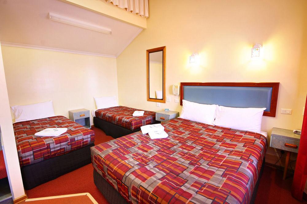 Downs Motel Тувумба Экстерьер фото