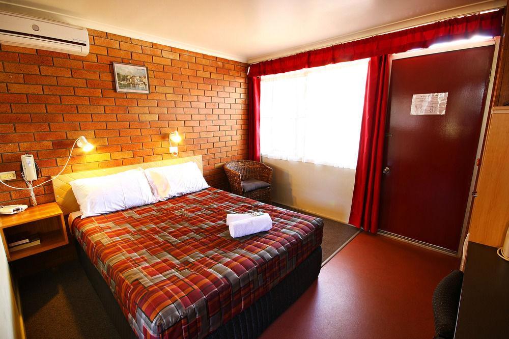 Downs Motel Тувумба Экстерьер фото