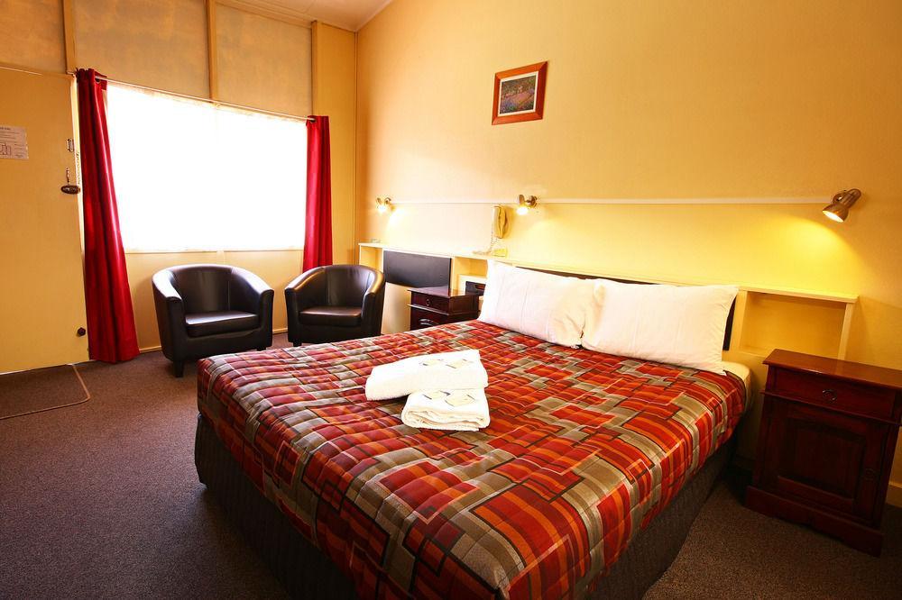 Downs Motel Тувумба Экстерьер фото