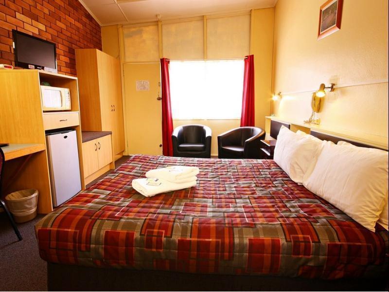 Downs Motel Тувумба Экстерьер фото