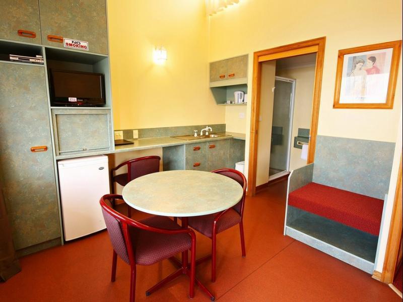 Downs Motel Тувумба Экстерьер фото