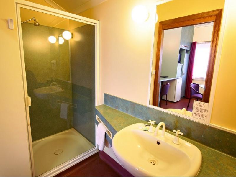 Downs Motel Тувумба Экстерьер фото