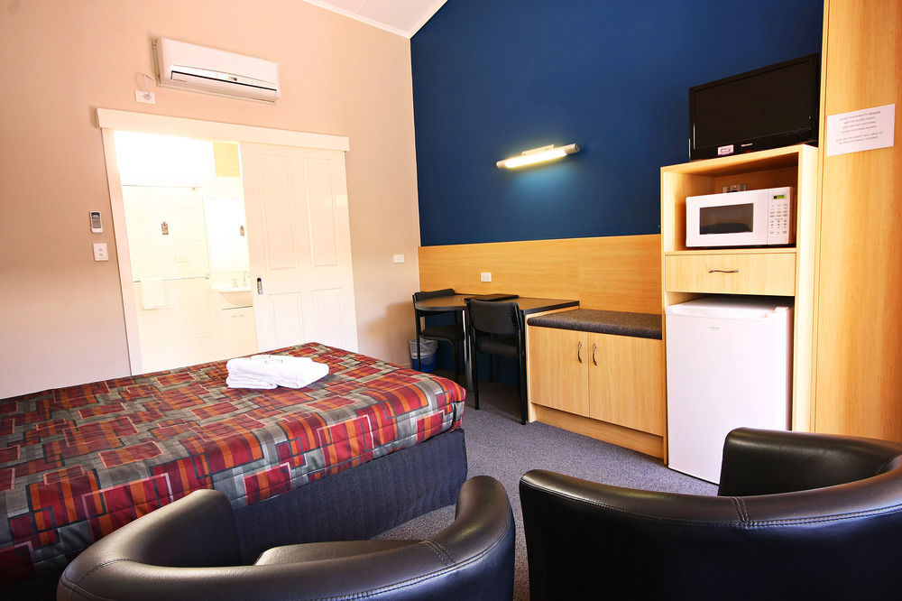 Downs Motel Тувумба Экстерьер фото