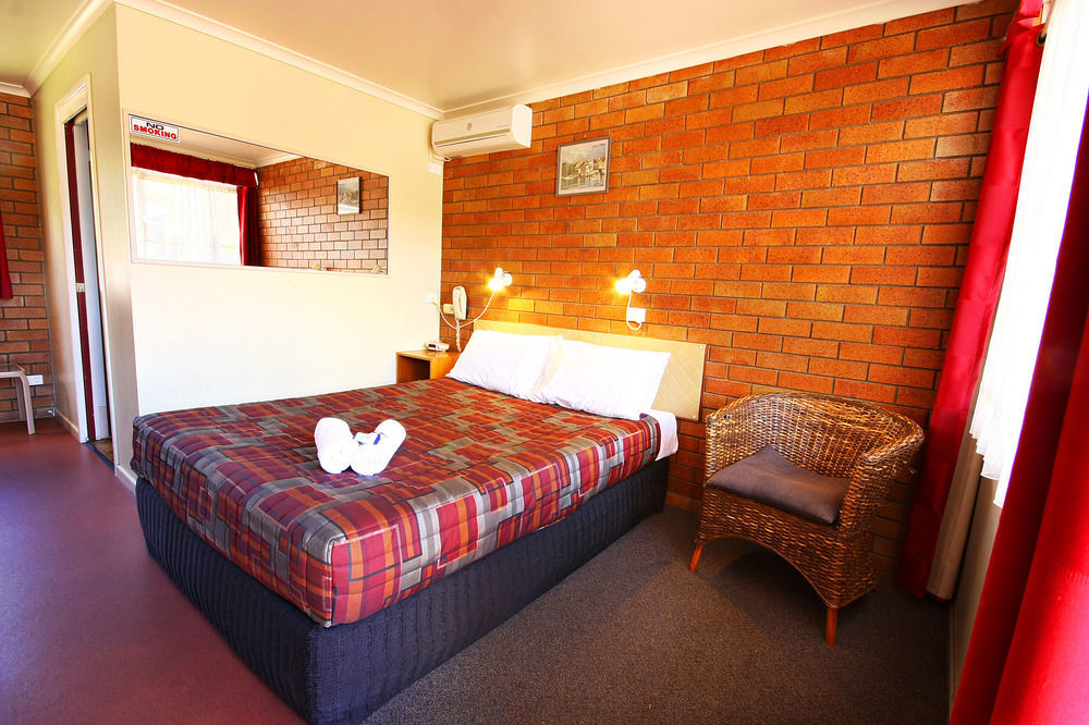 Downs Motel Тувумба Экстерьер фото