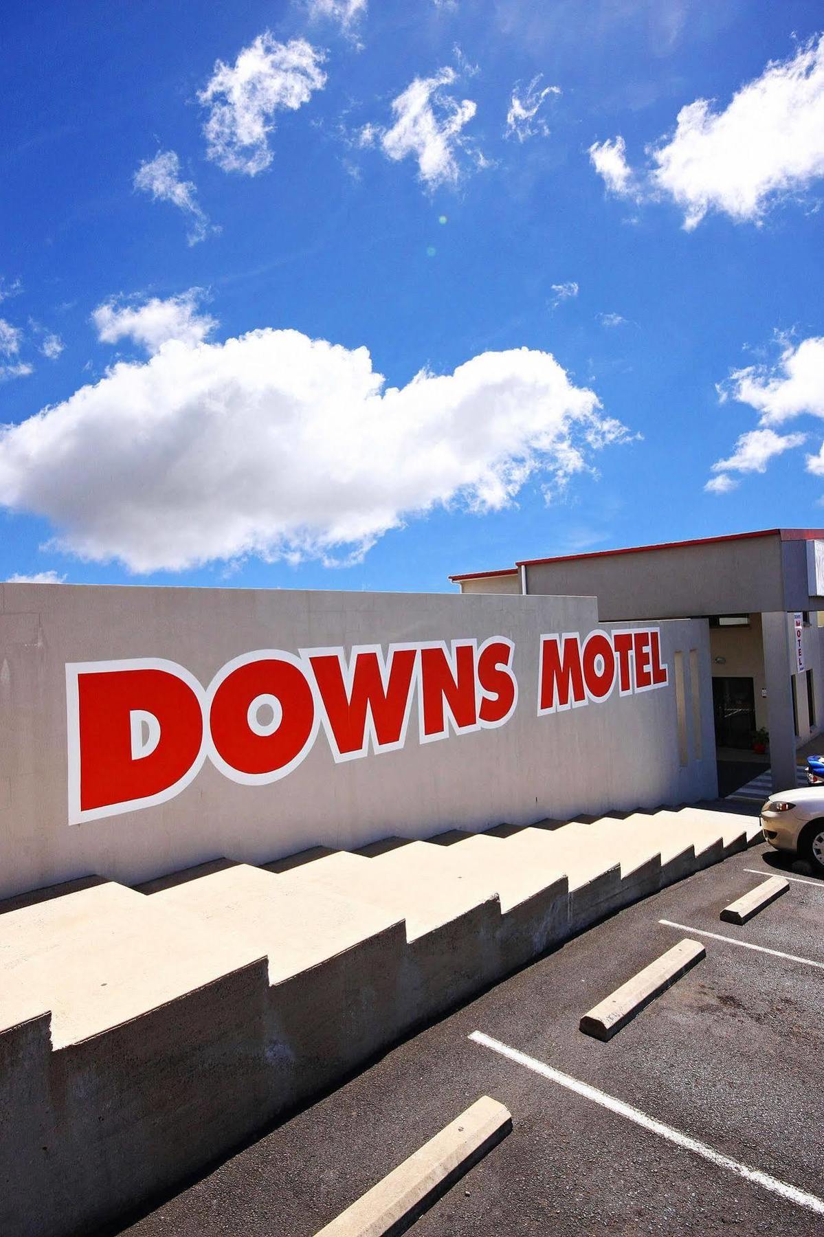 Downs Motel Тувумба Экстерьер фото