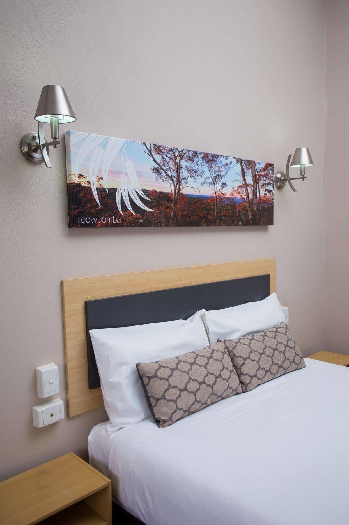 Downs Motel Тувумба Экстерьер фото