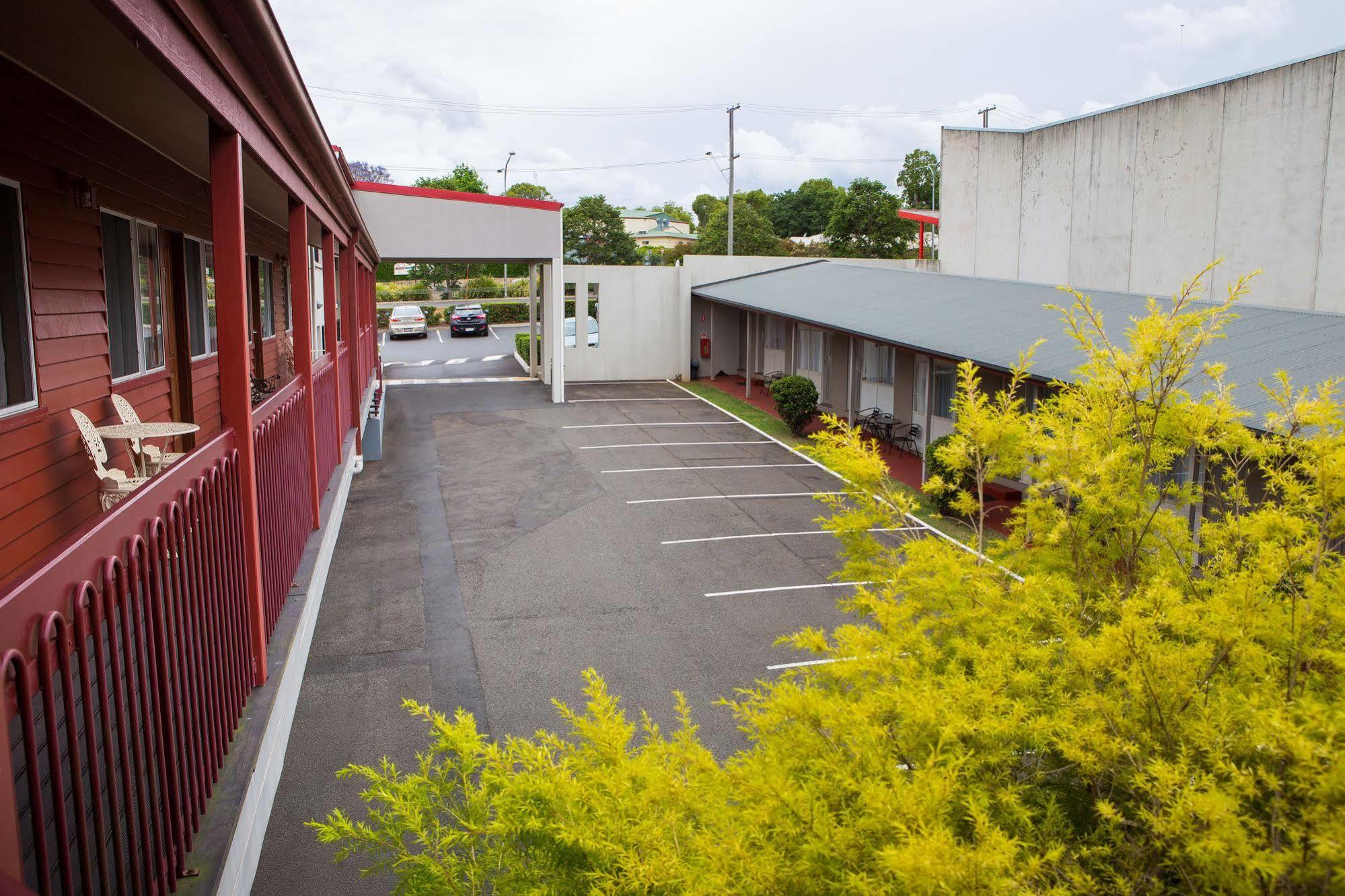 Downs Motel Тувумба Экстерьер фото