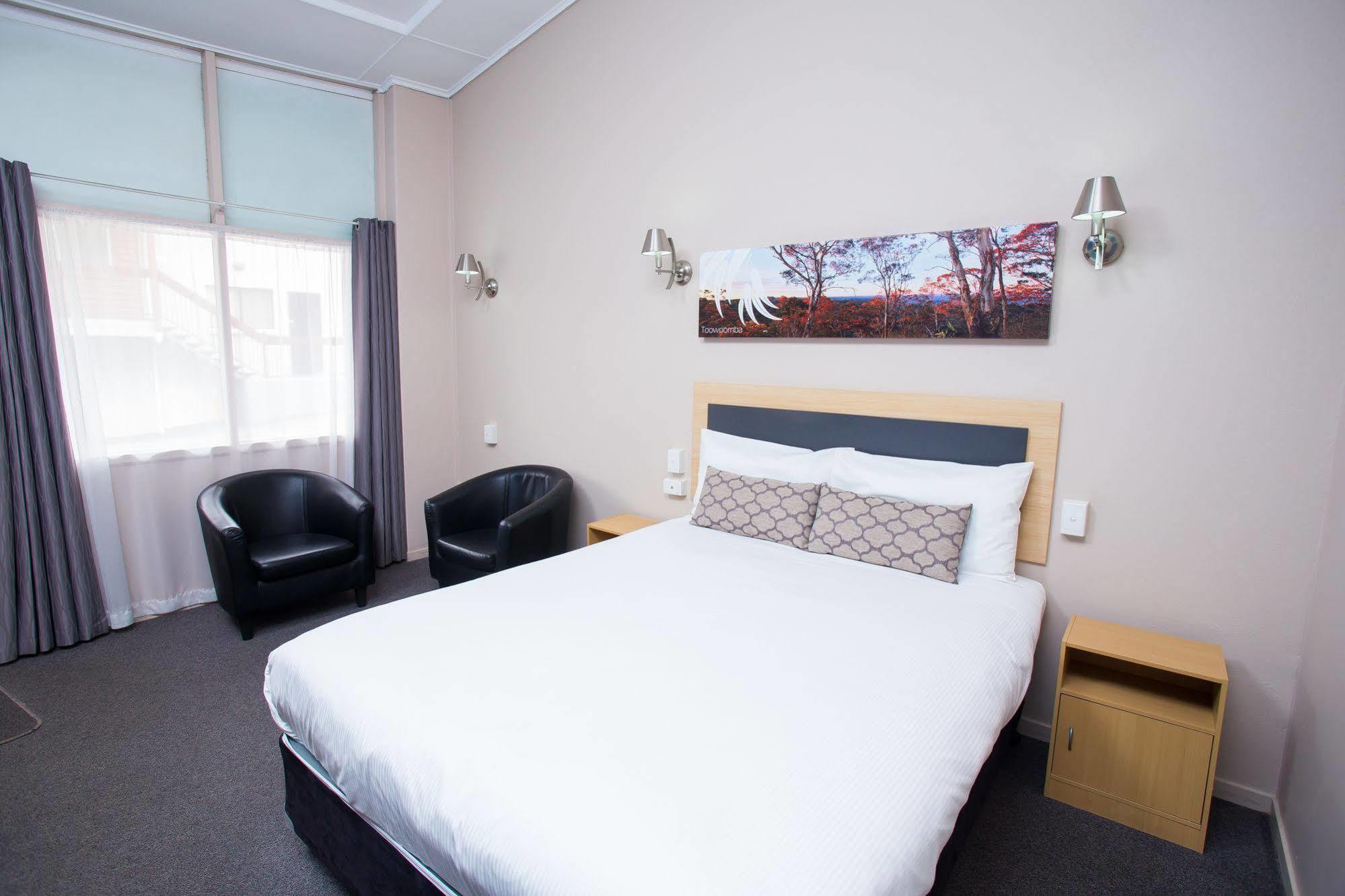 Downs Motel Тувумба Экстерьер фото