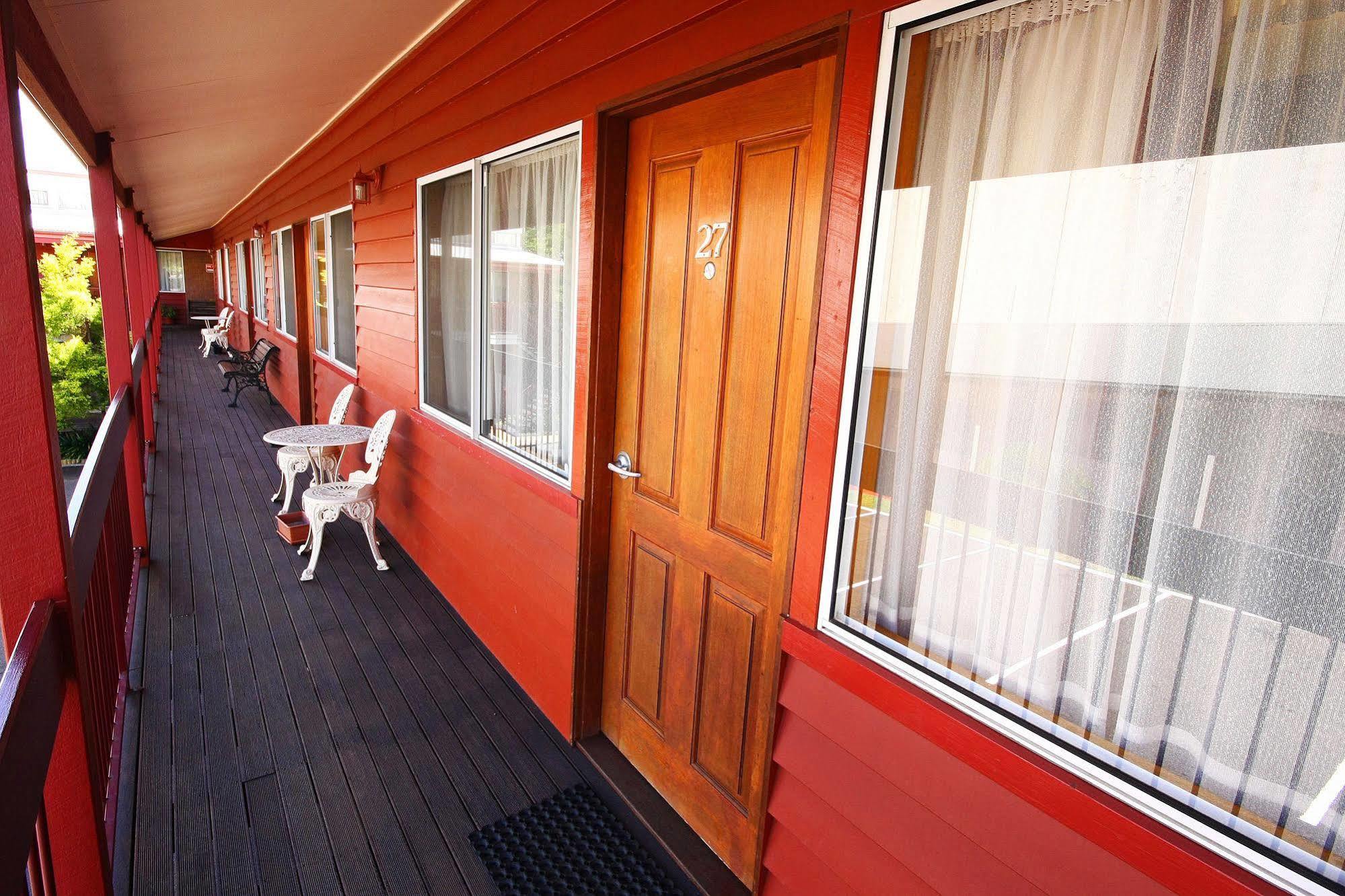 Downs Motel Тувумба Экстерьер фото