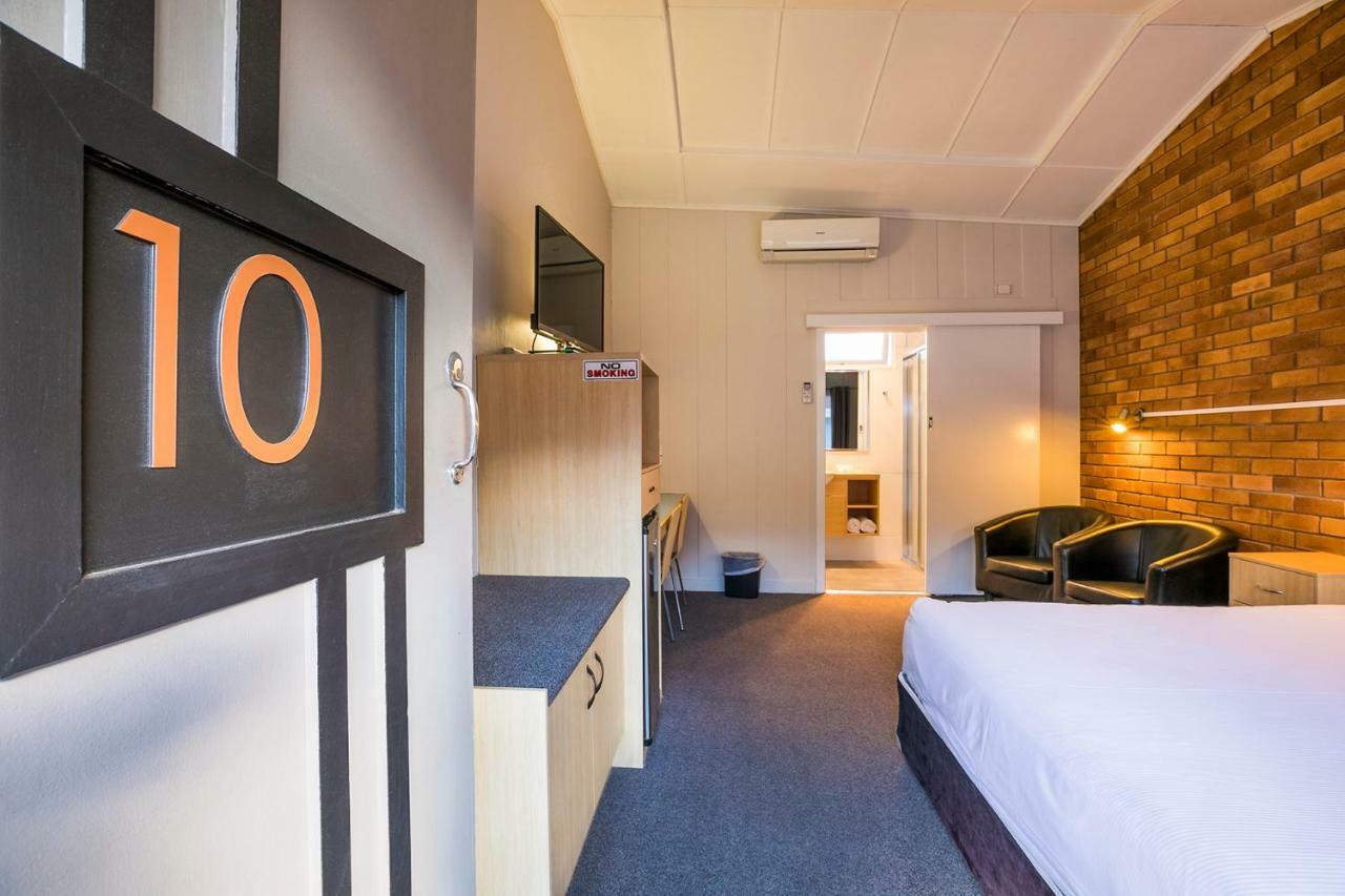 Downs Motel Тувумба Экстерьер фото